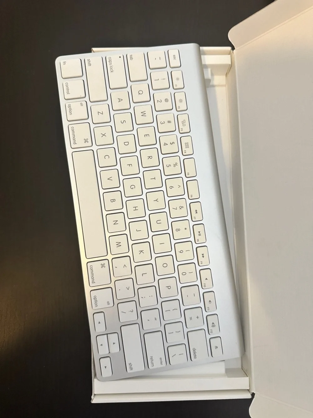 Apple Wireless Aluminum Keyboard Bluetooth A1314 MC184LL/B Preowned